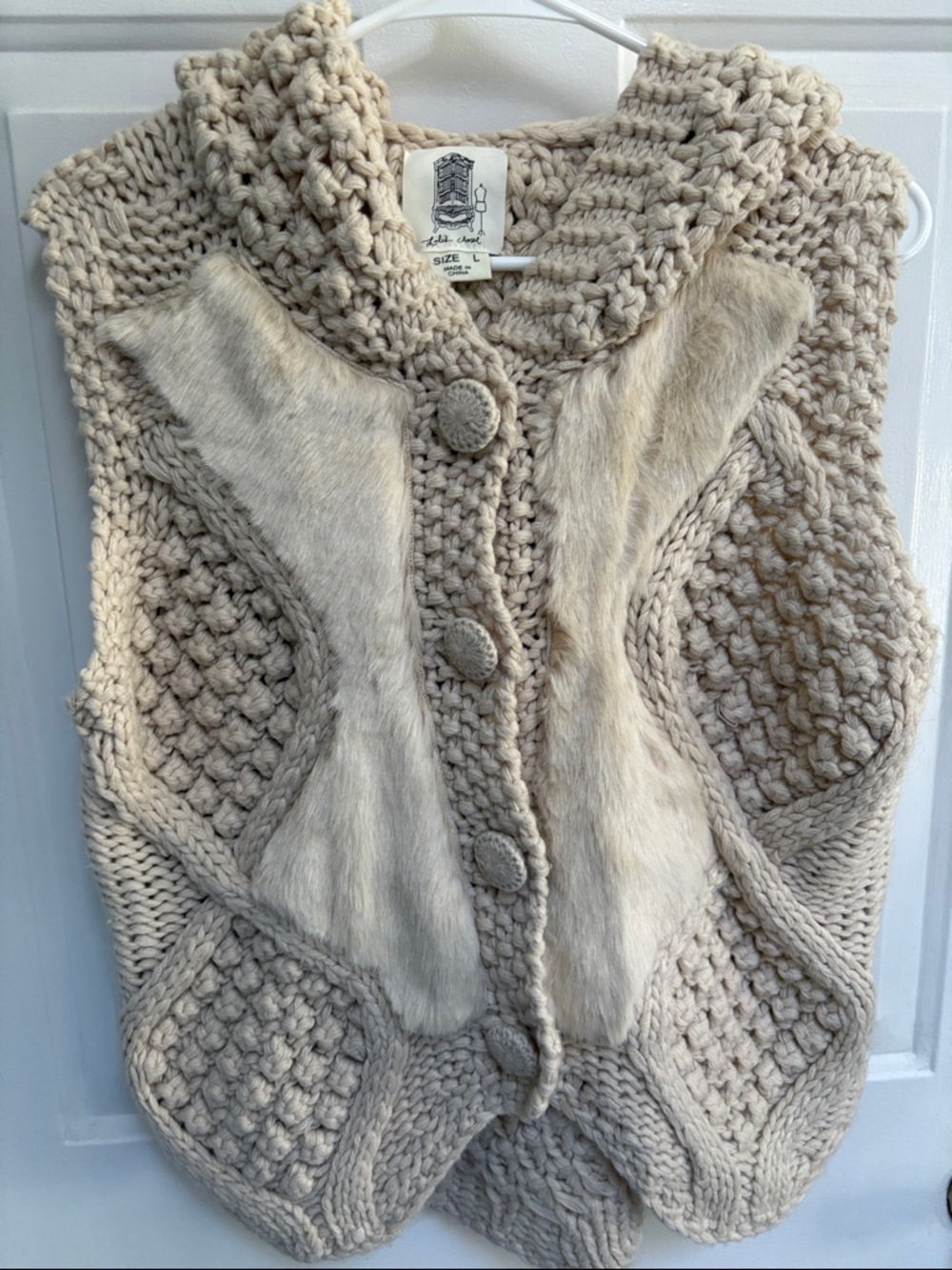 Lili's closet Chunky Cream Knit Sweater Vest with Faux Fur Trim size large